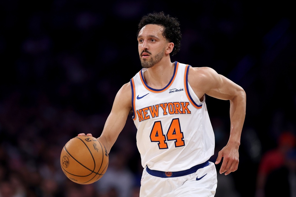 美记:尼克斯可能交易一名球员换选秀权 来留下布罗格登和沙梅特