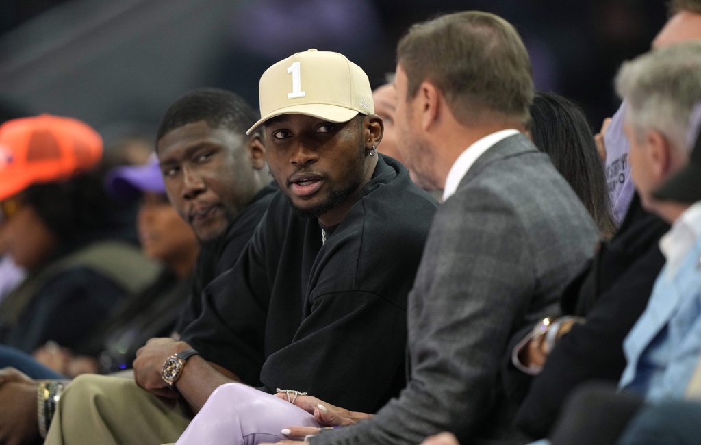 经纪人:库明加是想留队的 但想要更重要角色 所以目前持开放态度