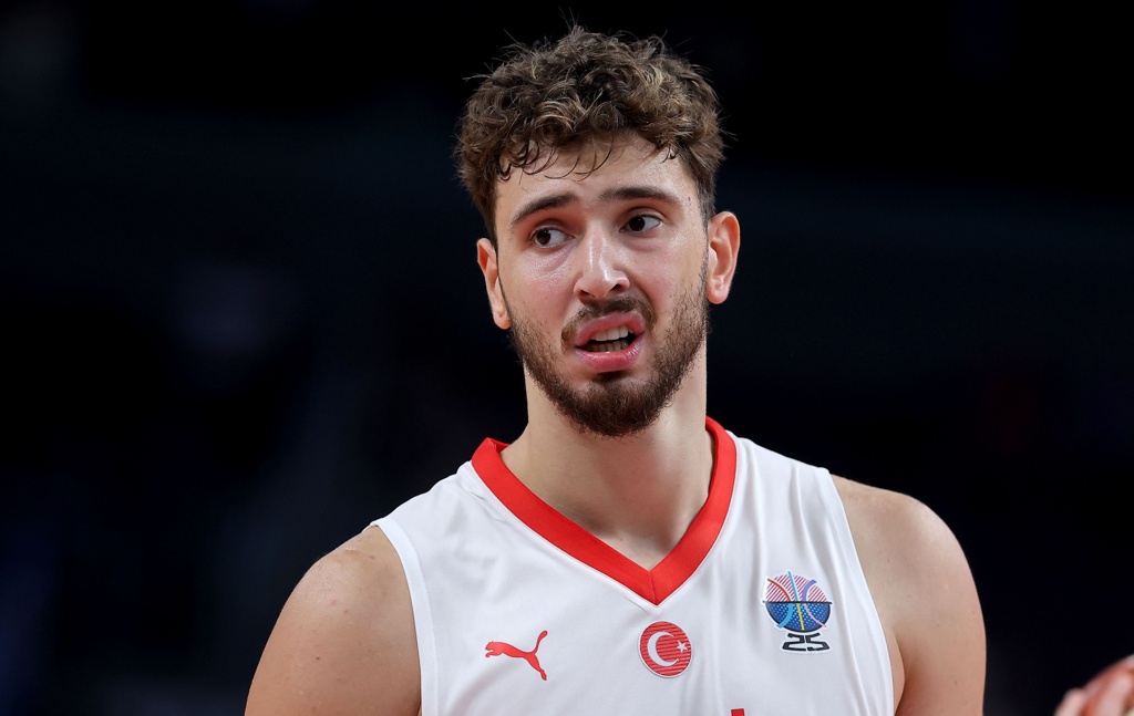 希帕希:我们对申京的使用很合理 通过团队配合为他创造机会