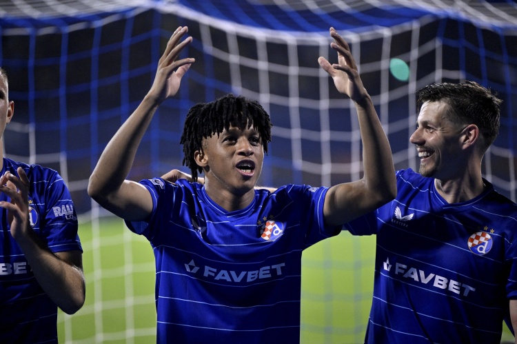 每体:德科克罗地亚之行不仅与16岁新星会面,还考察了瓦雷拉